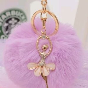 💕Faux rabbit fur keychain.